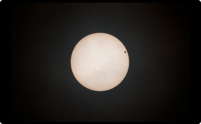 金星の日面通過 写真01 - 2012年6月6日